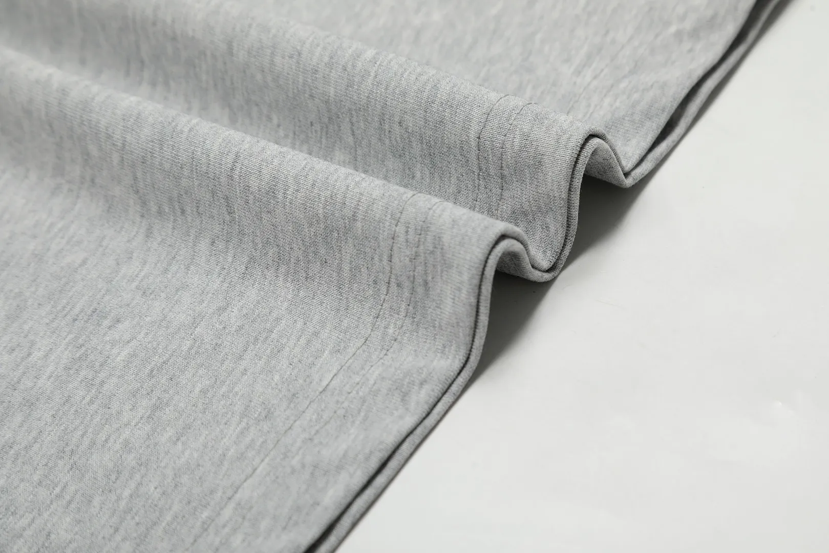 vivienne west wood The Queen Mother of the West Vivienne Saturn Surround Gradient Print Short Sleeve VIVI 155# "Exclusive Style" The new fabrics have been washed twice at high temperature + water. It is the only one in the entire network that achieves 0 shrinkage. The Solona thread is arranged. The threaded neckline does not deform. It is tight and dense. Welcome to compare. The entire series of correct accessories. Every detail is completely restored and can be stretched directly.